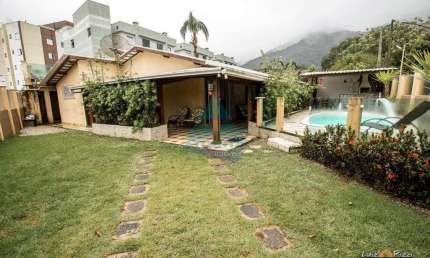 Casa com 4 dorms, Perequê Mirim, Ubatuba - R$ 850 mil, Cod: 1584