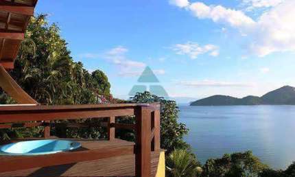 Casa com 4 dorms, Praia da Enseada, Ubatuba - R$ 3.5 mi, Cod: 1586