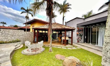 Casa térrea em condomínio - 4 dorms senso 2 suítes!
