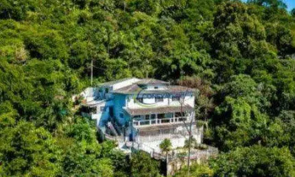Sobrado com 3 dormitórios à venda, 384 m² por R$ 1.800.000,00 - Cigarras - São Sebastião/SP