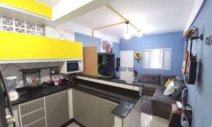 Casa com 2 dormitórios à venda, 127 m² por R$ 700.000