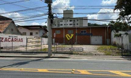 Galpão comercial e residencial situado na Rua Amazonas, bairro Garcia!