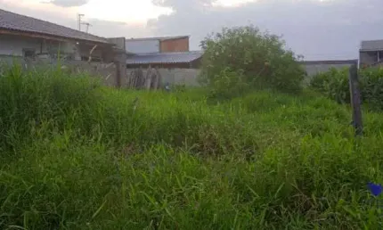 TERRENO NO BAIRRO COHAPAR EM GUARATUBA, FACE LESTE, MURADO E COM LUZ E ÁGUA DISPONÍVEIS!