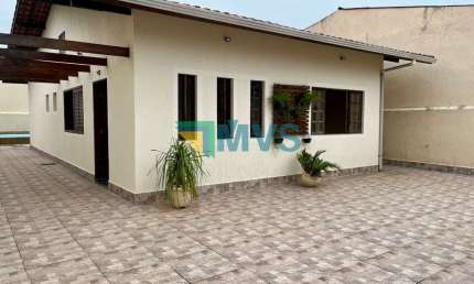 Casa à Venda em Itanhaém-SP, Bairro Balneário Tupy! 3 quartos, 1 suíte, 2 salas, 3 banheiros, 5 vagas, 120m² de puro conforto!