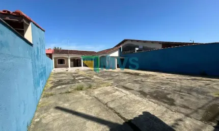 Casa para venda em Itanhaém-SP, no bairro Jardim Grandesp: 1 quarto, 1 sala, 8 vagas de garagem, 102m² de área.