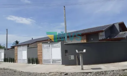Casa à venda em Itanhaém-SP, Jardim Grandesp: 2 quartos, 1 suíte, 1 sala, 2 banheiros, 2 vagas de garagem, 60m² de área.