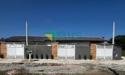 Casa à venda em Itanhaém-SP, Jardim Grandesp: 2 quartos, 1 suíte, 1 sala, 2 banheiros, 2 vagas, 61m². Aproveite!