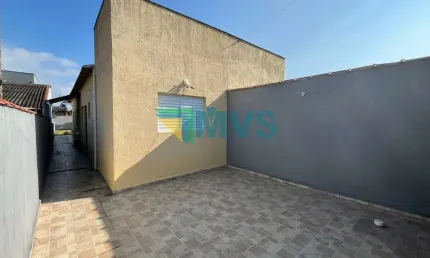 Casa à venda em Itanhaém-SP, Jardim Regina: 2 quartos, 1 suíte, 2 salas, 2 vagas, 68m². Aproveite!