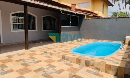 Casa à venda em peruíbe-sp: 3 quartos, 1 suíte, 3 salas, 2 banheiros, 4 vagas na garagem, 129m² no jardim peruíbe!