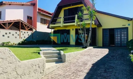 Casa à venda em Itanhaém-SP, bairro Cibratel: 4 quartos, 2 suítes, 3 salas, 4 banheiros, 4 vagas de garagem - 220 m² de área!
