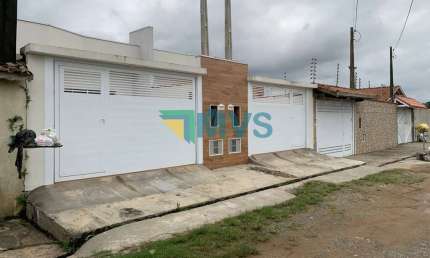 Imperdível oportunidade! Casa à venda em Itanhaém-SP, no Balneário Tupy, com 2 quartos, 1 suíte, 2 salas, 2 banheiros, 2 vagas e 68m²