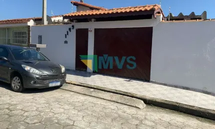 Imperdível oportunidade! Casa à venda em Itanhaém-SP, bairro Suarão: 2 quartos, 1 suíte, 2 salas, 2 banheiros, 4 vagas na garagem, 108m².