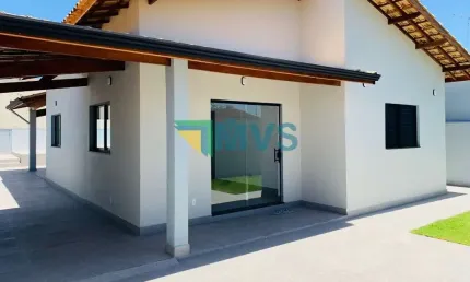 Imóvel impecável à venda em Itanhaém-SP, Jardim Jamaica: 3 quartos, 2 salas, 3 banheiros, 4 vagas de garagem, 120 m² de área.