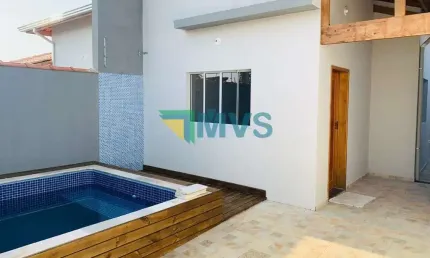 Imperdível oportunidade de adquirir sua casa no Jardim Regina em Itanhaém-SP: 2 quartos, 1 suíte, 2 salas, 2 banheiros, 1 vaga, 60m².