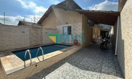 Imperdível oportunidade de adquirir casa à venda em Itanhaém-SP, bairro Nova Itanhaém: 2 quartos, 2 salas, 2 banheiros, 4 vagas de garagem, 90m²!