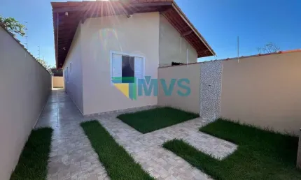 Imperdível Casa à Venda em Itanhaém-SP, Balneário Gaivotas: 2 quartos, 1 suíte, 2 salas, 2 banheiros, 2 vagas, 70m²!