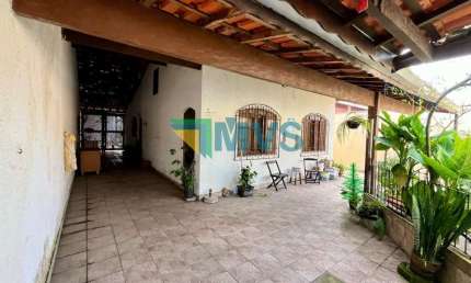 Casa à venda em Itanhaém-SP, Bairro Gaivota: 3 quartos, 1 suíte, 2 salas, 2 banheiros, 4 vagas, 145m². Confira!
