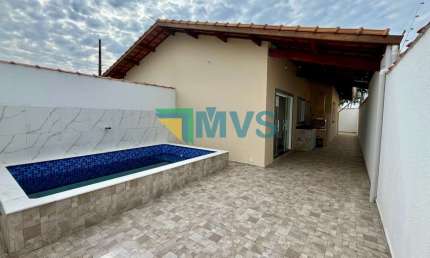 Oportunidade Imperdível: Casa à Venda em Itanhaém-SP, Bairro Bopiranga - 2 quartos, 1 suíte, 2 salas, 2 vagas, 62m².
