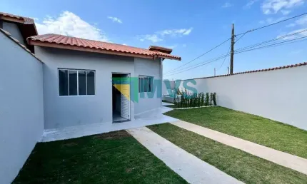 Casa à venda em Itanhaém-SP, Jardim Jamaica: 2 quartos, 1 suíte, 1 banheiro, 3 vagas de garagem, 55,00m² de área. Venha Conferir!