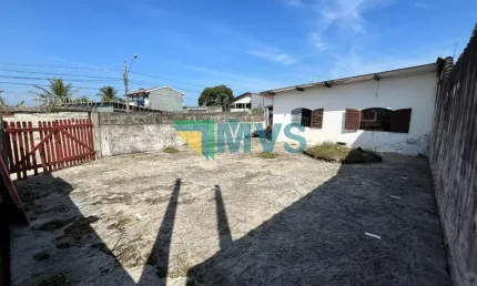 Casa a venda em Itanhaém-SP, bairro Gaivota: 2 quartos, 2 salas, 2 banheiros, 4 vagas de garagem, 88m² de área.