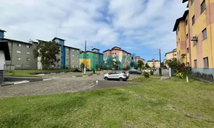 Apartamento à venda em Itanhaém-SP no bairro Umuarama - 2 quartos, 2 salas, 1 banheiro, 1 vaga de garagem - 54,00 m² de área.