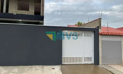 Imperdível! Casa à venda em Cidade Peruibe-SP, Bairro Maria Helena Novaes, 2 quartos, 2 banheiros, 1 vaga de garagem, 50,00 m².