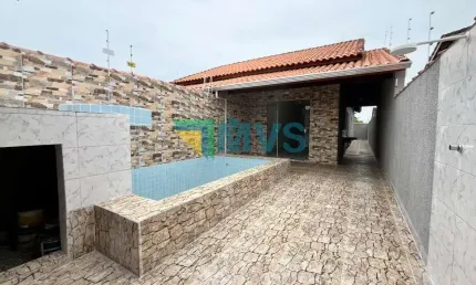 Casa à venda em Itanhaém-SP, Santa Júlia: 2 quartos, 1 suíte, 2 salas, 2 banheiros, 2 vagas de garagem - 74,63m².