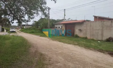 Imperdível casa à venda em Itanhaém-SP, no bairro Gaivota! 1 quarto, 2 salas, 2 banheiros, 2 vagas de garagem, 70m² de área.