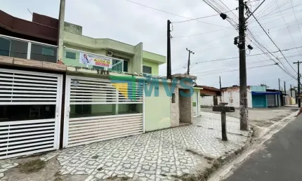 Casa para locação em Itanhaém-SP, Balneário Gaivota: 2 quartos, 2 suítes, 2 salas, 3 banheiros, 4 vagas, 115m². Venha conferir!