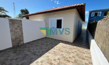 Casa residencial a venda em Itanhaém-SP, Bopiranga. 2 quartos, 1 sala, 1 banheiro, 1 vaga. 52,00 m². Preço excelente.