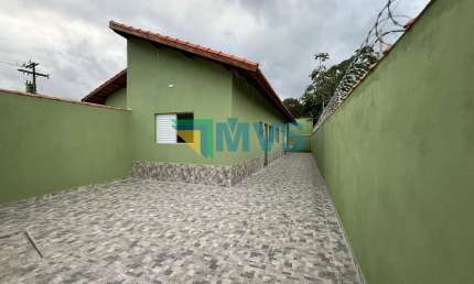 Imperdível oportunidade: Casa à venda em Itanhaém-SP, Jardim das Palmeiras - 2 quartos, 1 suíte, 1 sala, 3 banheiros, 5 vagas de garagem, 64m².