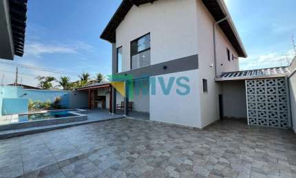 Imperdível casa à venda em Itanhaém-SP, bairro Suarão: 3 quartos, 1 suíte, 2 salas, 3 banheiros, 4 vagas, 125m².