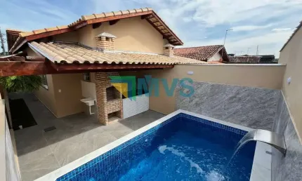 Imperdível casa à venda em Itanhaém-SP, Bairro Bopiranga: 2 quartos, 1 suíte, 2 banheiros, 2 vagas, 61,50 m².