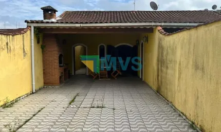 2 Casas pelo prelo de 1 em Itanhaém-SP, bairro Gaivota! 2 quartos, 2 suítes, 4 salas, 2 banheiros, 4 vagas de garagem, 159m². Venha conferir!