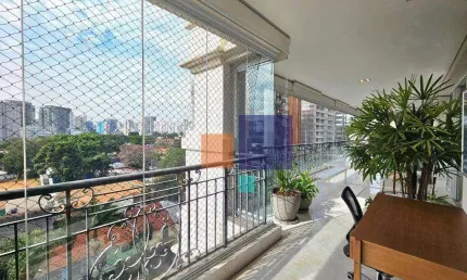 APARTAMENTO LUXUOSO E EXCLUSIVO COM 400 m2, 4 SUÍTES 5 VAGAS COM VISTA PARA O PARQUE IBIRAPUERA - MOEMA -SP