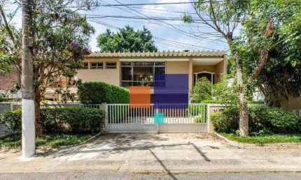 Casa Alto Padrão, 03 dormitórios (01suíte), 04 vagas, piscina - Vende-se - Alto da Boa Vista