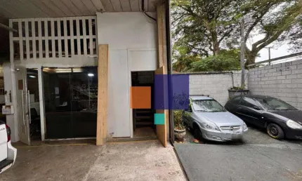 GALPÃO com área fabril de 400m², com mezanino de 140m2, 03 banheiros e 03 vagas