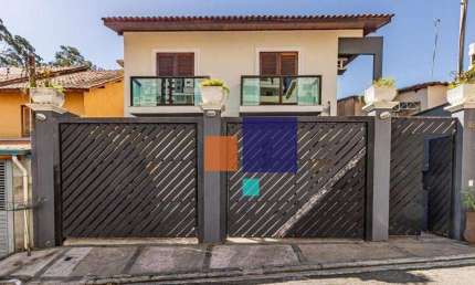 Casa Alto Padrão, 600m² com 03 suites com banheira, piscina e churraqueira - Aluga-se no Morumbi