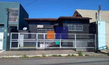 Casa 240m² com 04 dormitórios(01 suíte), 05 banheirosa, 02 vagas e piscina - Aluga-se na Vila Brasílio Machado