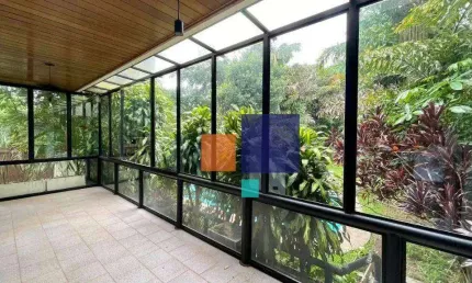 Casa Alto Padrão 898m² com 05 suítes, 08 vagas e Piscina - Vende-se ou Aluga-se na Vila Olímpia