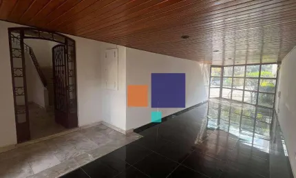 Casa 600m² Alto Padrão com 14 salas, 09 banheiros e 10 vagas no Jardim Europa - Aluga ou Vende