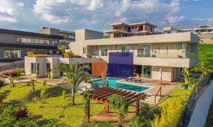 Casa Alto Padrão em Condomínio 646m² com 04 suítes e 03 vagas - Vende-se em Vinhedo
