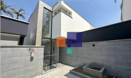 Casa Alto Padrão em Condomínio com 450m², 04 suítes e 04 vagas - Vende-se no Brooklin