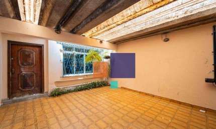 Casa de rua com 166m² com 03 dormitórios (01 suíte) e 02 vagas - Vende-se na Vila Santa Catarina