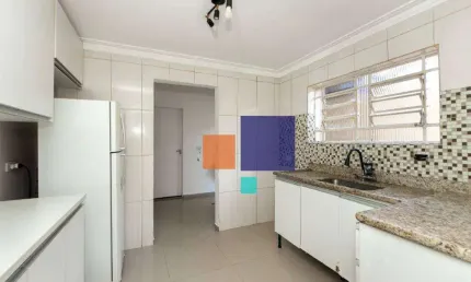 Casa a venda com 157m², com 3 quartos, 3 banheiros sendo 1 suite e 2 vagas - parque colonial