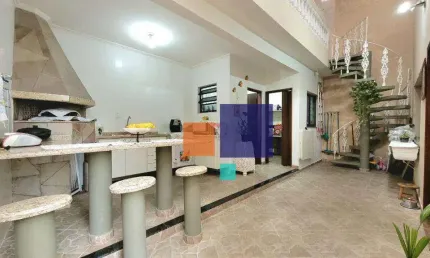 Sobrado com 264m², 03 dormitórios (01 suíte), 03 vagas e Churrasqueira - Vende-se no Parque Terra Nova II - SBC