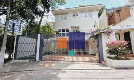 Casa Alto Padrão 329m², 04 suíte e 05 vagas - Vende-se no Jardim Vitória Régia