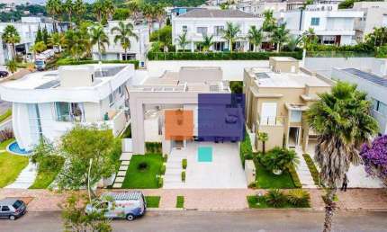 Casa Alto Padrão com 437m², 05 suítes, 03 vagas, piscina - Vende-se em