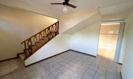 Casa sobrado a venda com 3 dormitorios  sendo 2 suites   Jardim Parana   Assis SP