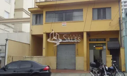Assobradado com 2 casas grandes e comercio embaixo na Saude. Excelente para investimento